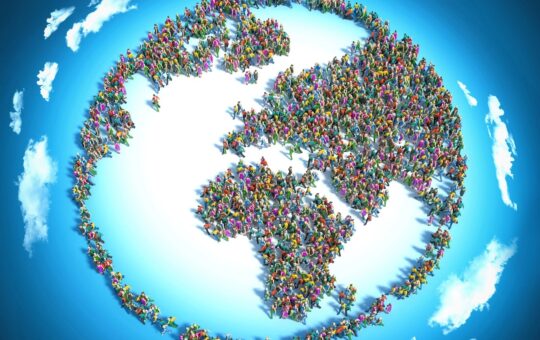 दुनिया की आबादी आज के समय में 8 अरब हो चुकी है